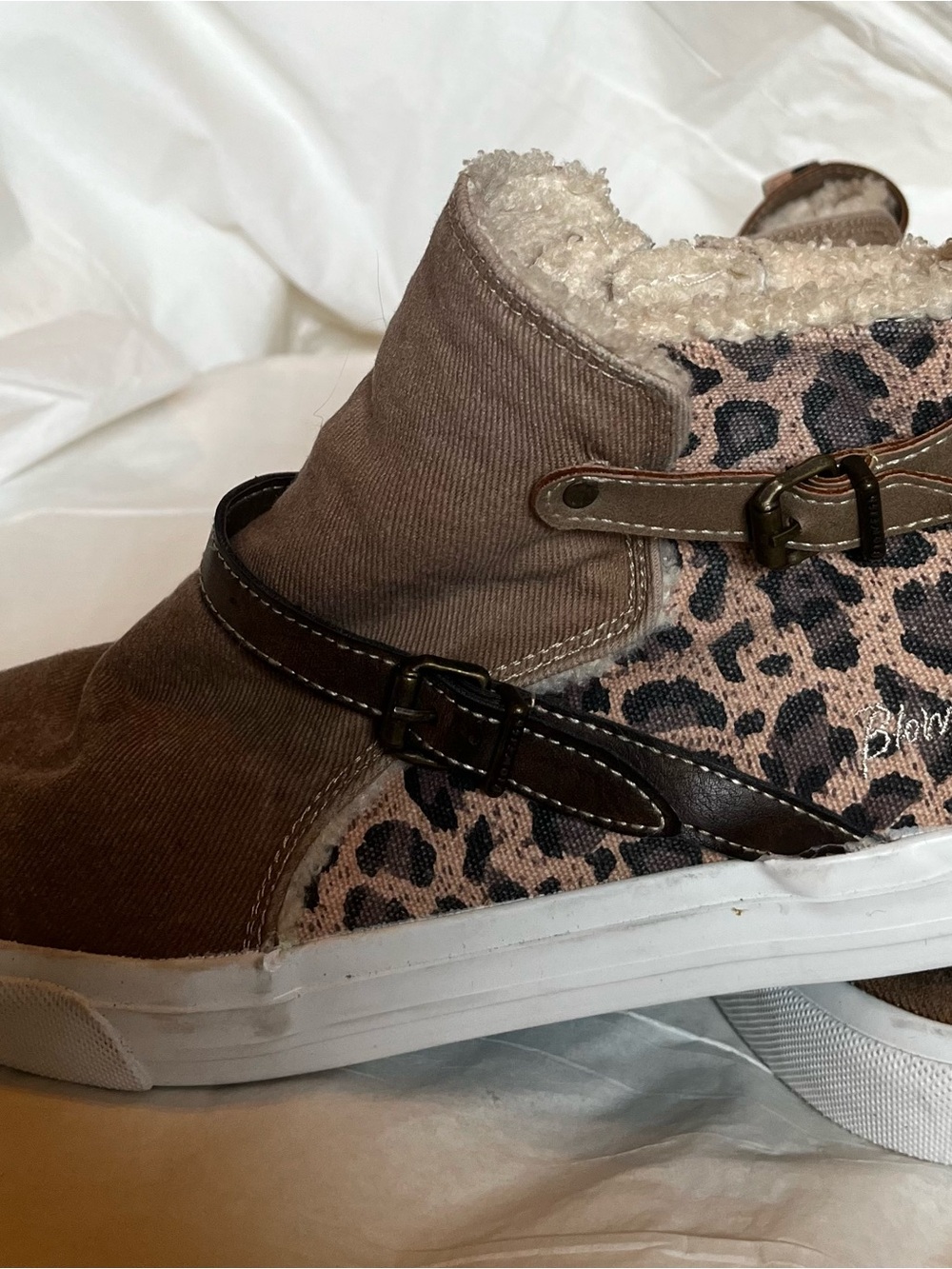 BLOWFISH~LEOPARD ANIMAL PRINT BUCKLE DETAIL SNEAKERS~ SIZE 9 - Picture 13 of 13